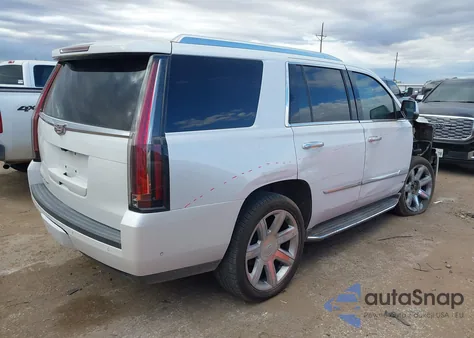 2017 Cadillac Escalade Luxury z USA, uszkodzony, nr VIN 1GYS4BKJ0HR399220